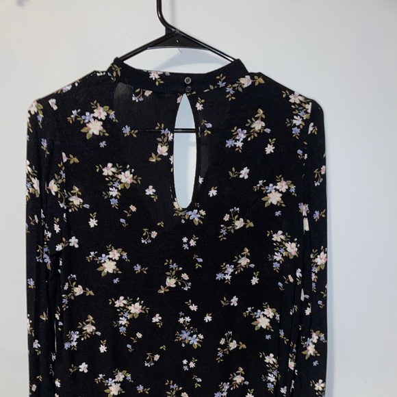 ✨🖤AE Black Long-Sleeve - Picture 3 of 5